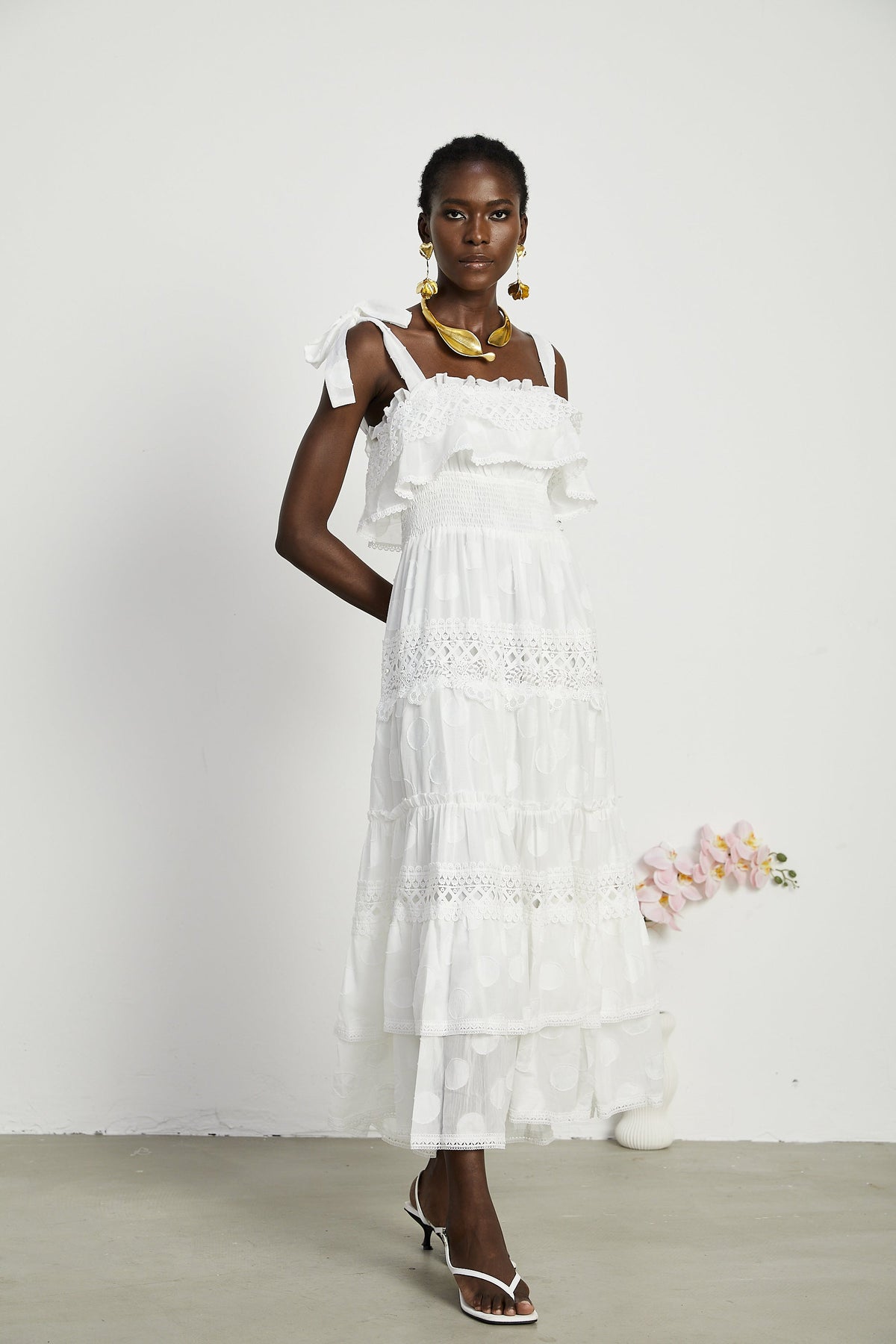 Roselinee dantel midi elbise