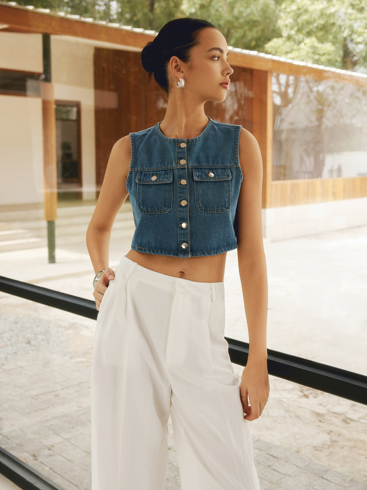 Düğme Detaylı Kolsuz Denim Kısa Üst