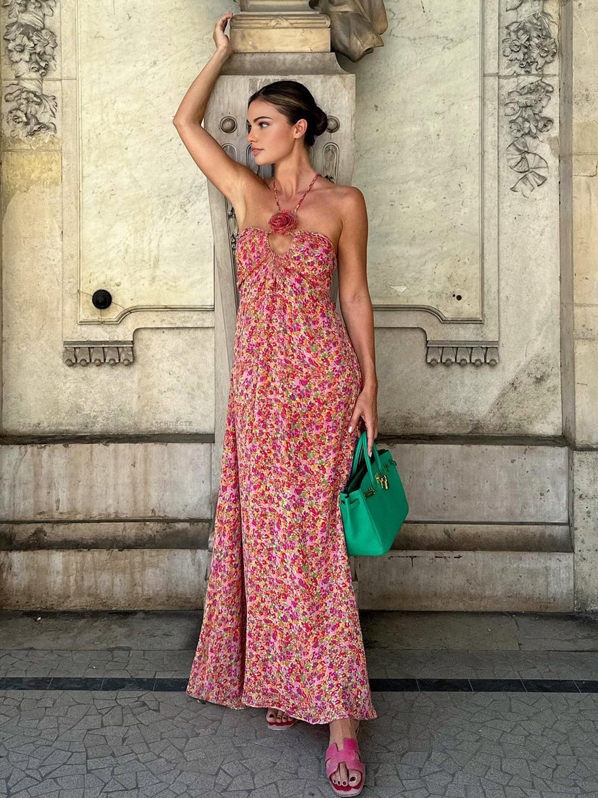 Boho Çiçek Desenli Rozet Dekorlu Askılı Uzun Elbise