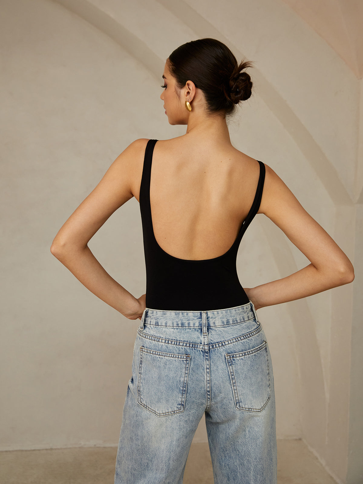 Sırtı Açık Kolsuz Body