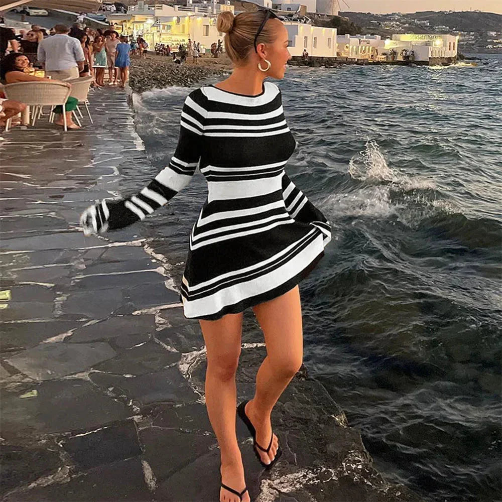 Sırt Detay Çizgili Mini Elbise