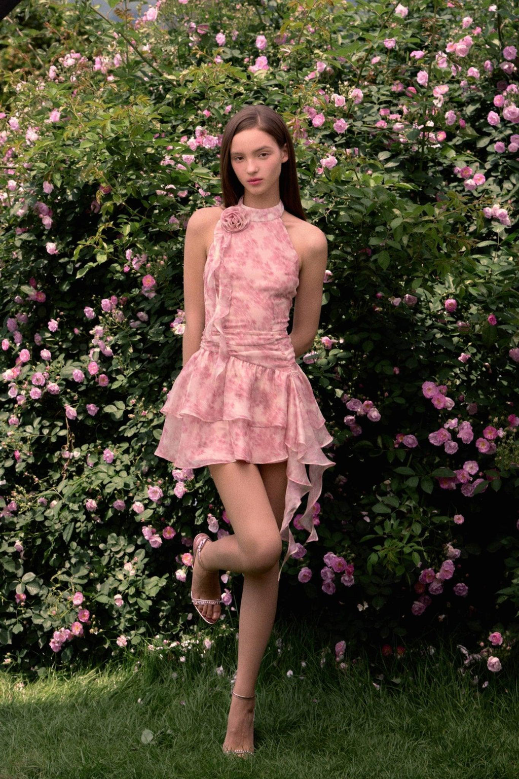 Rosa Gül Detaylı & Fırfırlı Pembe Desenli Mini Elbise